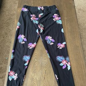 Lularoe Floral printed leggings Tall & Curvy